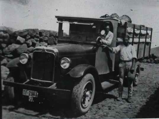 Sur de Tenerife. Camión en Carretera General del Sur. Fondo Fotográfico Cauce Sur